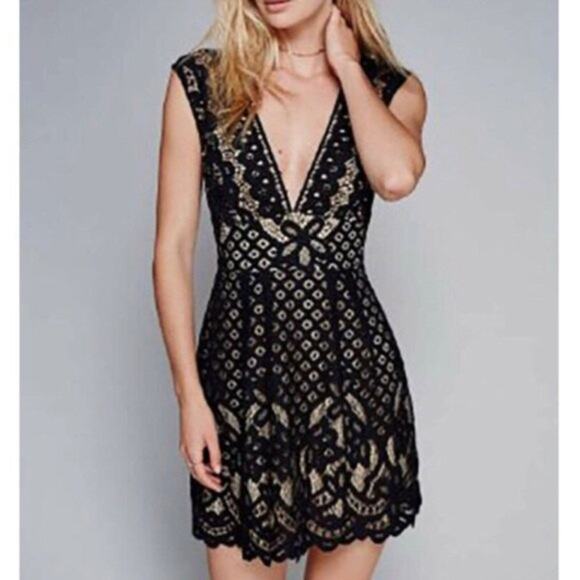 Free People Dresses & Skirts - Free People One Million Lovers Mini Dress Size 2 Black Lace Sleeveless Plunging